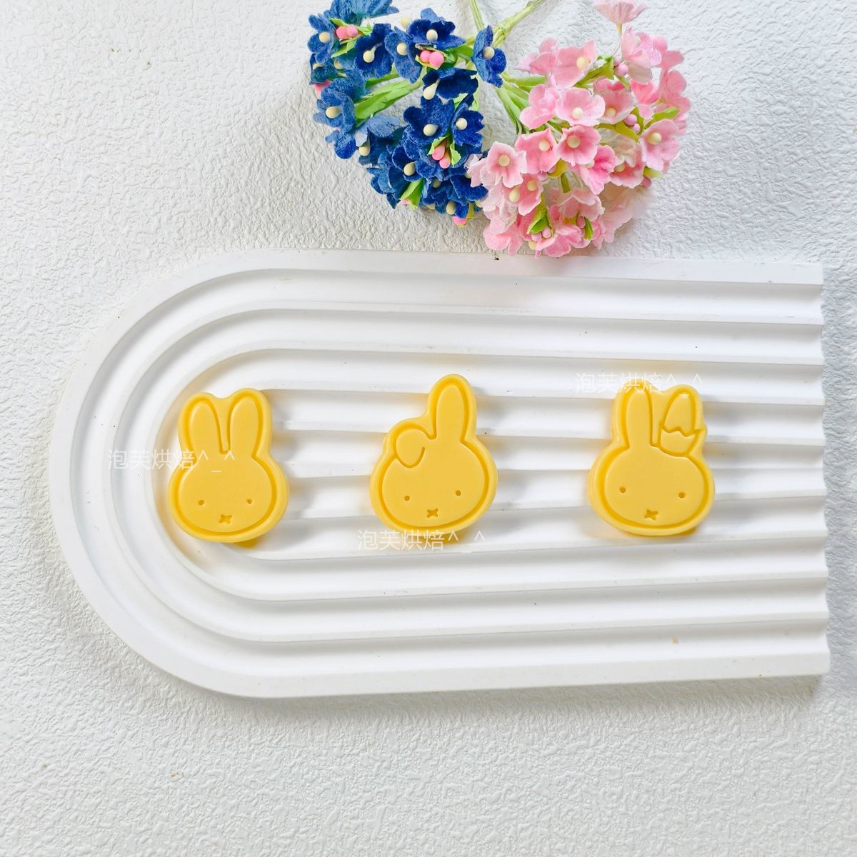 Cute 3D Press Cookie Mold with - огляд і ціна Kitchen Gadgets Oxo