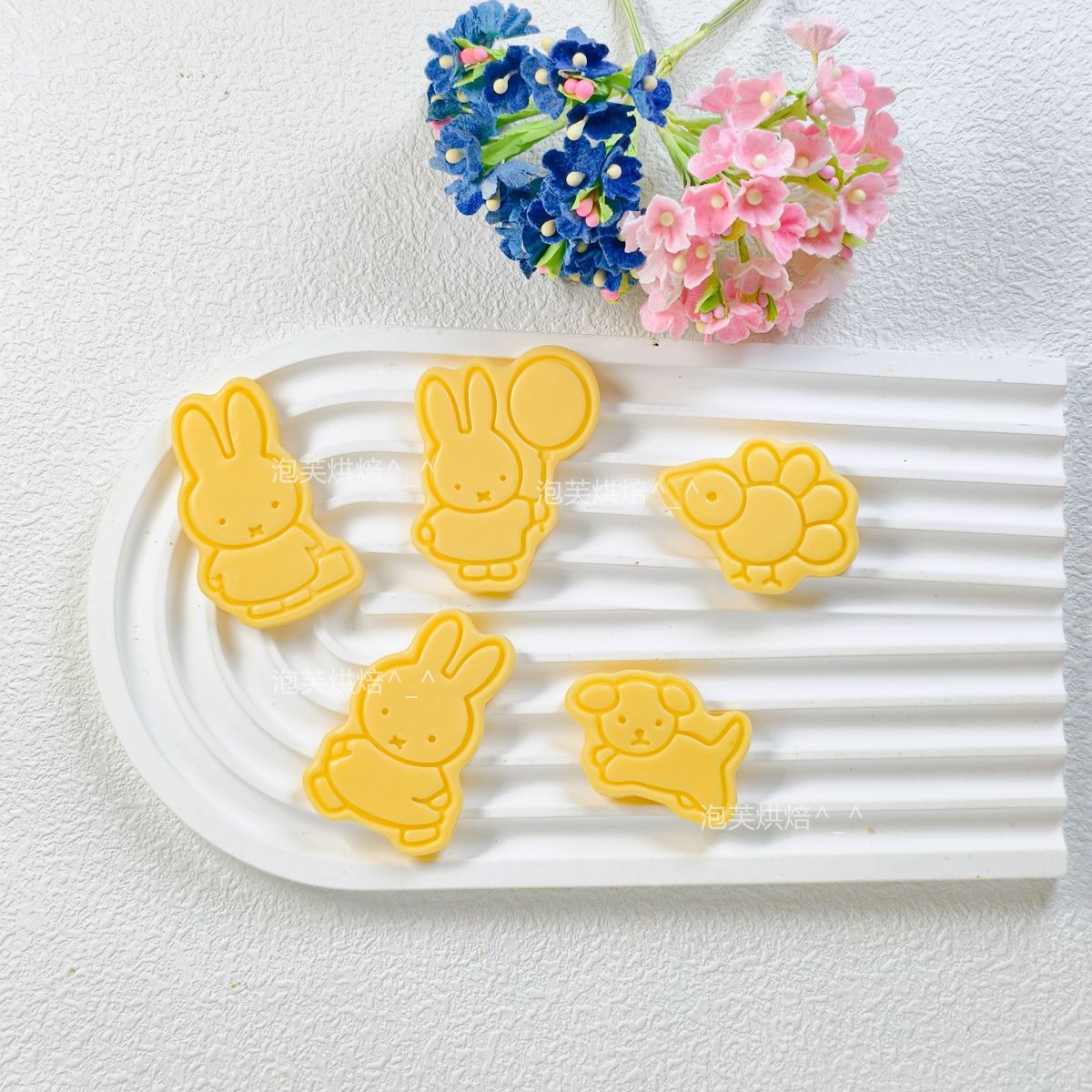 Cute 3D Press Cookie Mold with - огляд і ціна Kitchen Gadgets Oxo