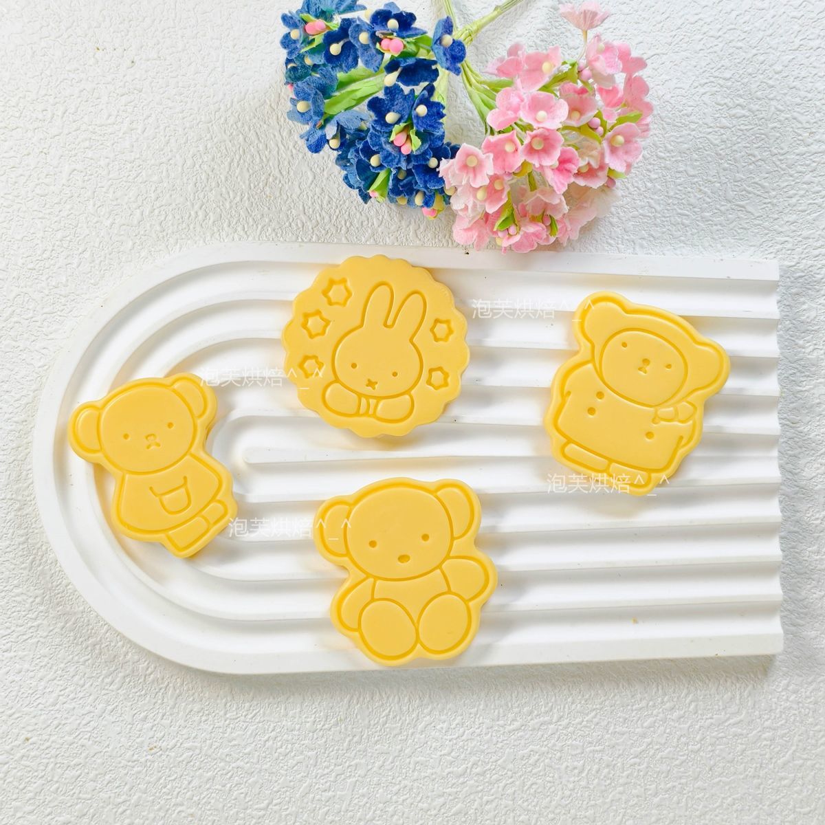 Cute 3D Press Cookie Mold with - огляд і ціна Kitchen Gadgets Oxo
